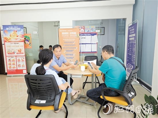 近期營(yíng)業(yè)部新開(kāi)戶數(shù)量激增，客戶咨詢也普遍增加。