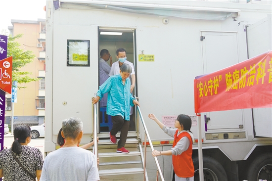 本次活動(dòng)免費(fèi)提供胸部CT篩查。