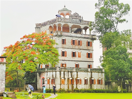 開(kāi)平獨(dú)特的風(fēng)光和華僑文化深受游客青睞。