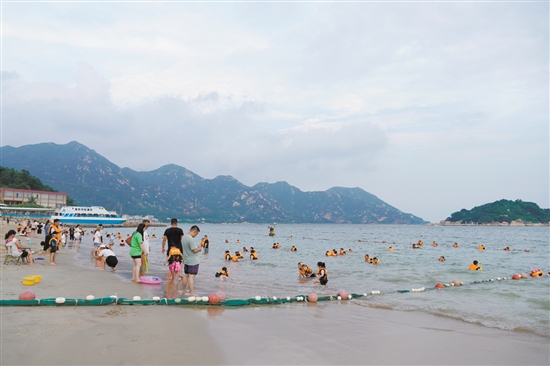 國(guó)慶假期，臺(tái)山濱海旅游火熱。