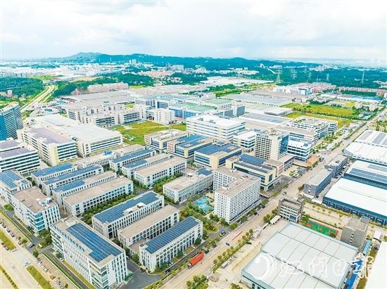 蓬江區(qū)加快推動(dòng)“3+2”產(chǎn)業(yè)集群發(fā)展。圖為蓬江產(chǎn)業(yè)園。劉淑君