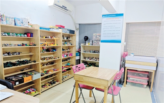 蓬江區(qū)未成年心理危機(jī)干預(yù)工作站內(nèi)的沙盤游戲室。