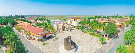 有“小小聯(lián)合國”之稱的海宴鎮(zhèn)五豐村是全國鄉(xiāng)村旅游重點村、國家3A級旅游景區(qū)。