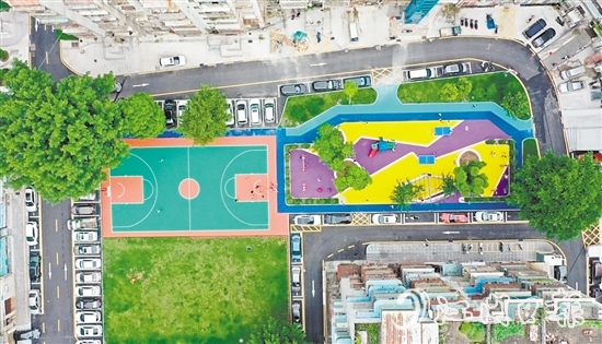 改造后的麗苑社區(qū)環(huán)境更好了，居民健身、娛樂有了更多“選項”。