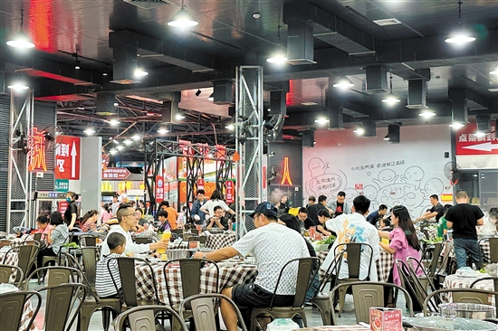 五洞牛肉吸引八方游客前來品嘗。