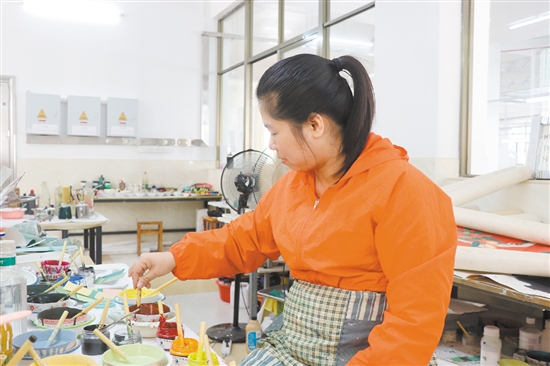 為達(dá)到最佳效果，調(diào)配一個(gè)顏色通常要2個(gè)小時(shí)。