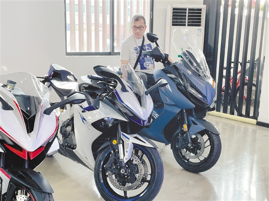 江門的摩托車作品備受評(píng)委關(guān)注。