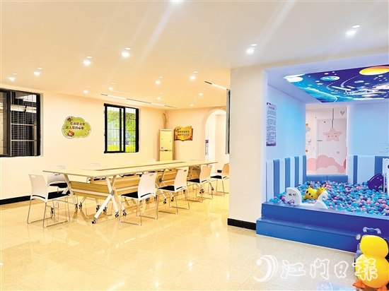 中福社區(qū)舉辦紙傘手繪課堂活動，豐富居民日常生活。