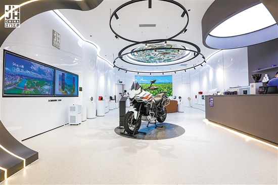 江海區(qū)把“江海匯”江海制造形象店開到深圳福田。