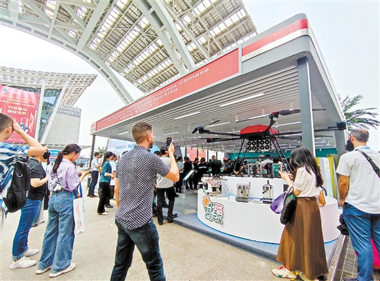 江海企業(yè)智聯(lián)航空登上第135屆廣交會(huì)舞臺(tái)。