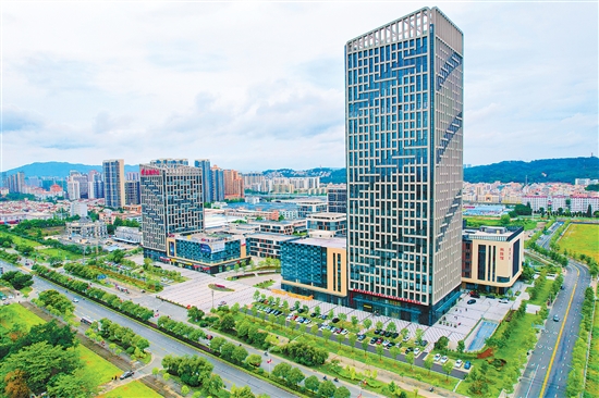 江海區(qū)在市“科技杯”創(chuàng)新創(chuàng)業(yè)大賽上，連續(xù)三年摘得唯一最高獎(jiǎng)項(xiàng)。