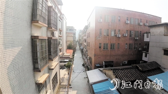 新昌明渠改造工程完成后，明渠兩側(cè)的人居環(huán)境得到明顯改善。