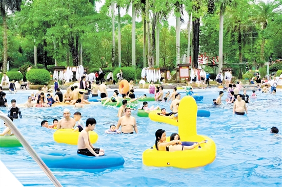 恩平各大溫泉景區(qū)讓游客度過(guò)一個(gè)溫暖的春節(jié)。