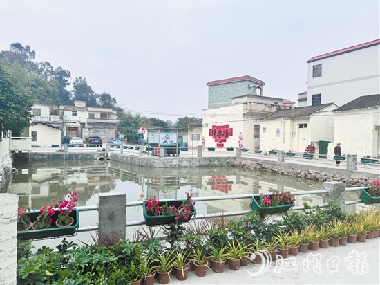 在基礎環(huán)境提升方面，北達村下了大力氣，帶來的新變化讓村民紛紛點贊。圖為村內池塘。