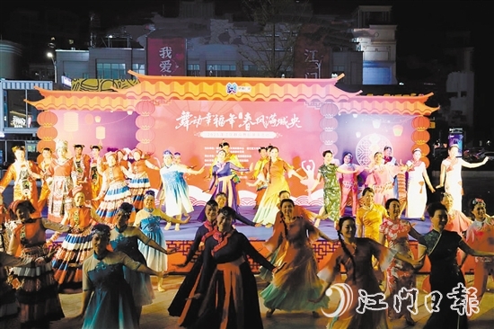 群眾舞蹈隊(duì)伍輪番登場(chǎng)，帶來(lái)民族舞、古典舞、秧歌等節(jié)目，表演精彩紛呈。