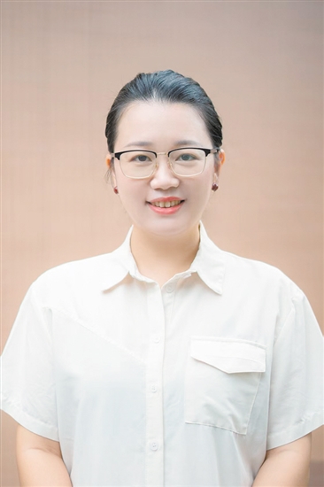 海外歸國(guó)創(chuàng)業(yè)華人青年、草坪里祠唐咖啡