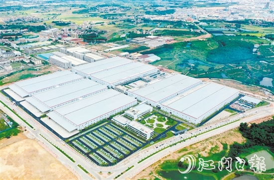 去年鶴山94個省市重點項目投資完成率達(dá)到132%，排名江門第二。圖為鶴山市隆基光伏科技有限公司。