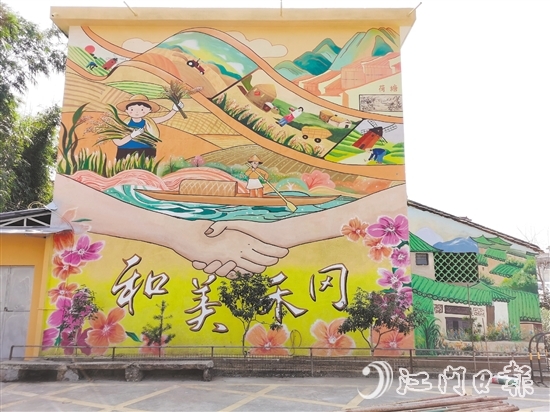 描繪廣袤田野、連綿山丘與蜿蜒河流的大型墻繪，展現(xiàn)了禾岡村的田園風(fēng)光。