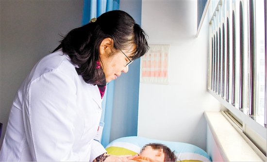 在江門(mén)市中心醫(yī)院醫(yī)務(wù)人員的精心照料下，患者病情逐漸好轉(zhuǎn)。