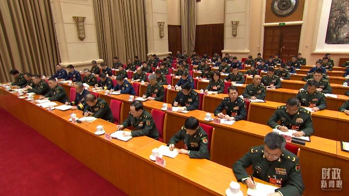 △2025年3月7日，解放軍和武警部隊(duì)代表團(tuán)全體會(huì)議現(xiàn)場(chǎng)。