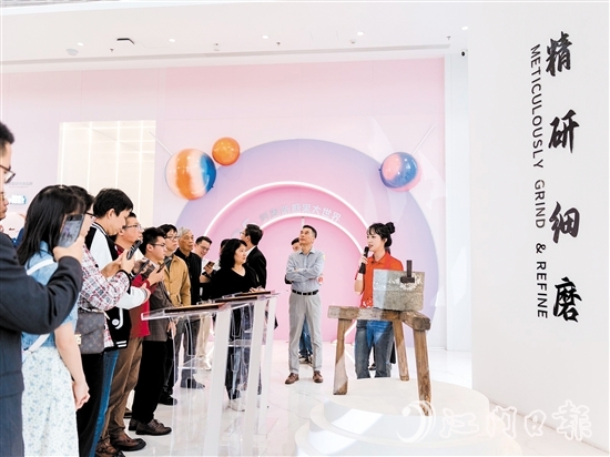 禮樂街道組織企業(yè)家們參觀金多多糖果樂園。