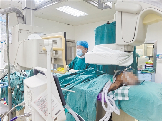 此次上腔靜脈支架置入術(shù)僅耗時(shí)30分鐘。