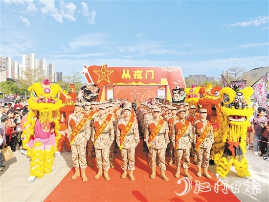 鶴山入伍新兵展現(xiàn)良好精神風(fēng)貌。