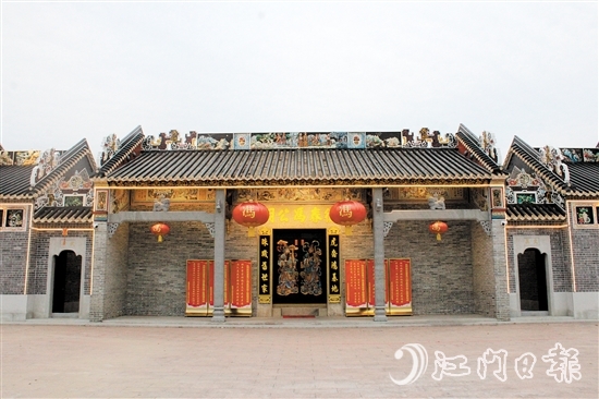 復(fù)春馮公祠建筑雄偉大氣，是典型的嶺南祠堂特色建筑。