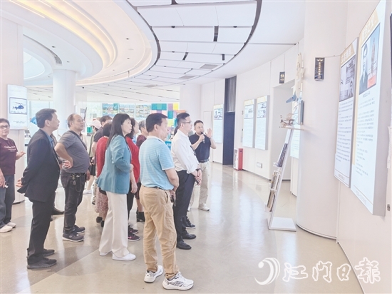 考察團一行參觀恩平泉林飛行主題館。