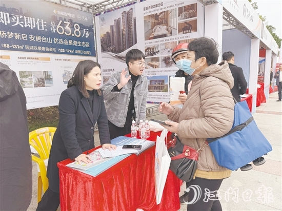 來(lái)自臺(tái)山全市的23家房企攜25個(gè)樓盤亮相，帶來(lái)了實(shí)實(shí)在在的購(gòu)房?jī)?yōu)惠。