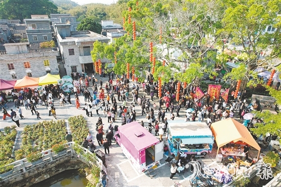 2024年，逾50萬人次游客在桂水村流連于僑村書屋、青年部落、濕地花海與非遺展演之間。