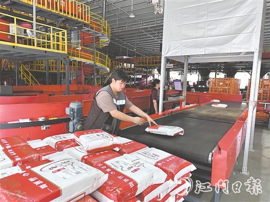 臺(tái)國(guó)糧集團(tuán)與順豐快遞深化戰(zhàn)略合作，構(gòu)建“極速+精準(zhǔn)”的現(xiàn)代糧食物流體系。