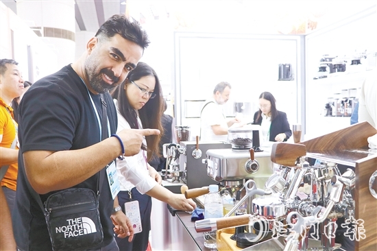 江門市美茲智能科技有限公司生產(chǎn)的咖啡機備受客商青睞。