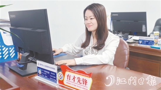 “人社先鋒”亮牌，發(fā)揮示范效應(yīng)。