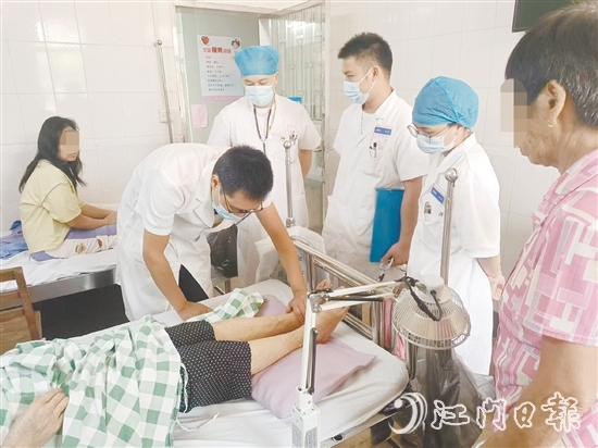 水步鎮(zhèn)衛(wèi)生院全力提升醫(yī)療服務(wù)水平，讓群眾在家門(mén)口就能享受三甲醫(yī)院專(zhuān)家的診療服務(wù)。