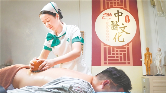 越來越多的人通過中醫(yī)調(diào)理來管理體重。