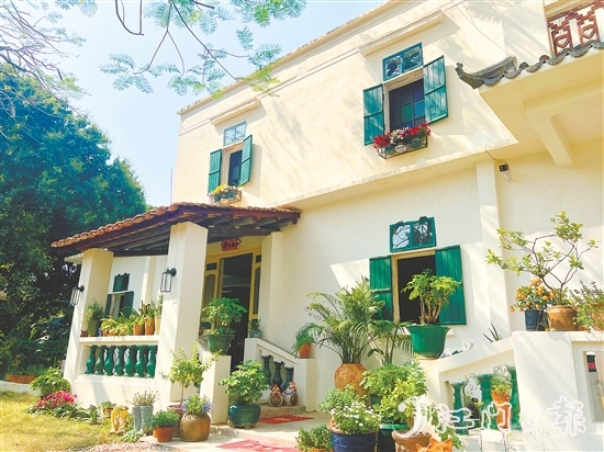 位于端芬鎮(zhèn)的“綠禾閑廬”民宿有著獨特的民國風情。