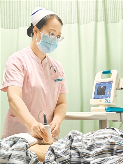 泌尿外科護(hù)士長鐘春紅 泌尿外科護(hù)士長鐘春紅