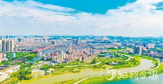 沙坪河岸，一幅“水清岸綠，鳥語花香”的小微濕地美麗畫卷映入眼簾。