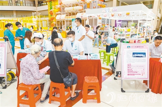 活動(dòng)為群眾提供義診及康復(fù)知識(shí)咨詢(xún)服務(wù)。