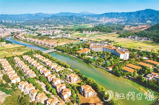 大田鎮(zhèn)東南村坐擁兩大溫泉景區(qū)，環(huán)境優(yōu)美，區(qū)位優(yōu)勢顯著。