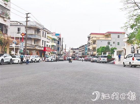 迎龍東路的改造極大地改善了當(dāng)?shù)厝罕姷某鲂袟l件。