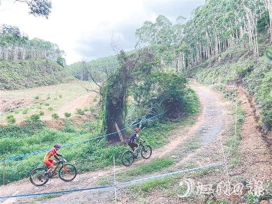 恩平山地自行車賽場(chǎng)吸引全國(guó)各地選手參賽。