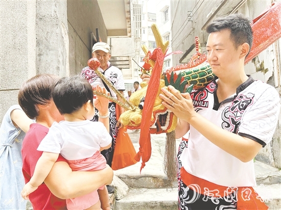 泗丫村將“扒旱龍”的習(xí)俗保留下來。