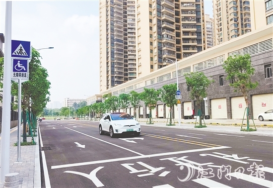 3條城市支路的建成投用，不僅提升了城市的形象和品質(zhì)，更優(yōu)化了城市的交通網(wǎng)絡(luò)，解決了群眾的出行難題。圖為新建的僑安路。