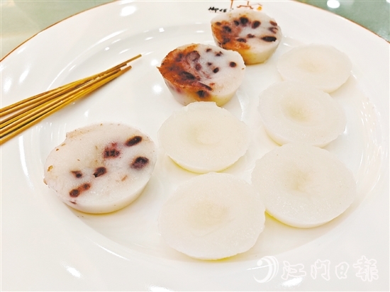 缽仔糕晶瑩剔透、滑嫩彈潤(rùn)。