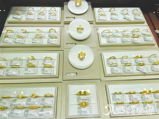 金價強勢走高。