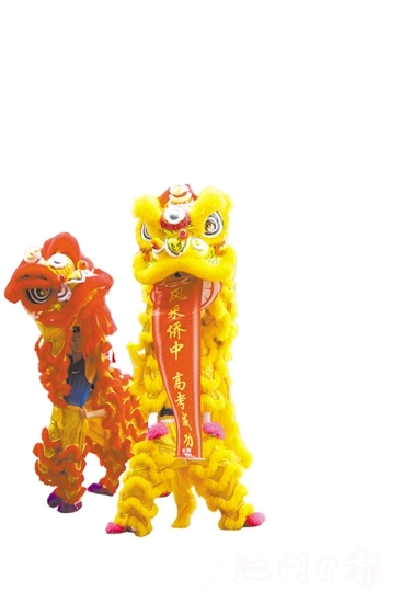 開平市風(fēng)采華僑中學(xué)以舞獅為即將踏上高考征程的高三學(xué)子吹響沖鋒的號(hào)角！