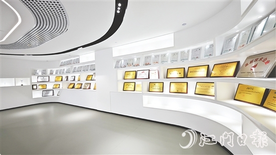 奇德新材專注于功能性高分子復(fù)合材料的研發(fā)創(chuàng)新，獲得多項(xiàng)榮譽(yù)。