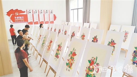 政校企三方將整合政府政策扶持、高校學(xué)術(shù)研究及企業(yè)市場(chǎng)資源，通過(guò)技藝創(chuàng)新、品牌打造與數(shù)字化推廣，為司前木板年畫傳承注入新活力。